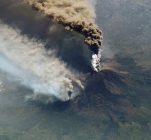 px-Etna eruption seen from the International Space Station